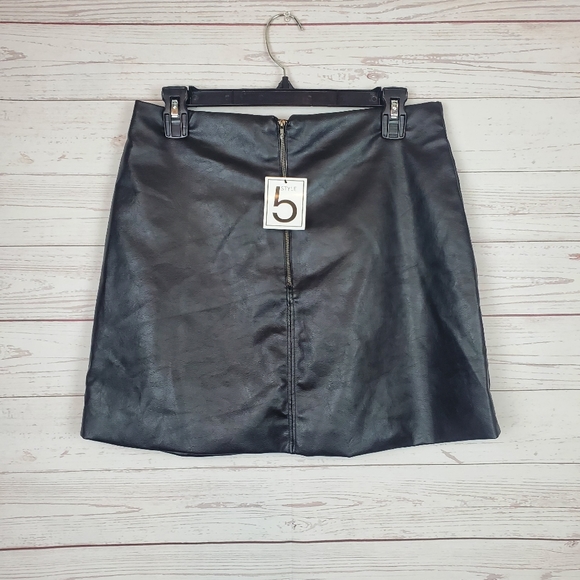 Black faux leather mini skirt - Picture 2 of 4